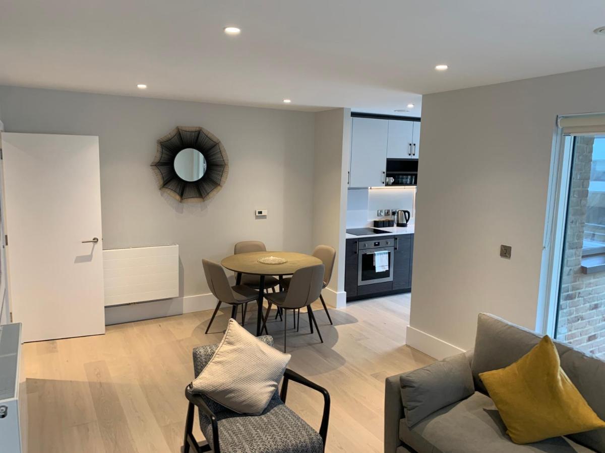 הונסלו Heathrow North Apartments By Charles Hope מראה חיצוני תמונה